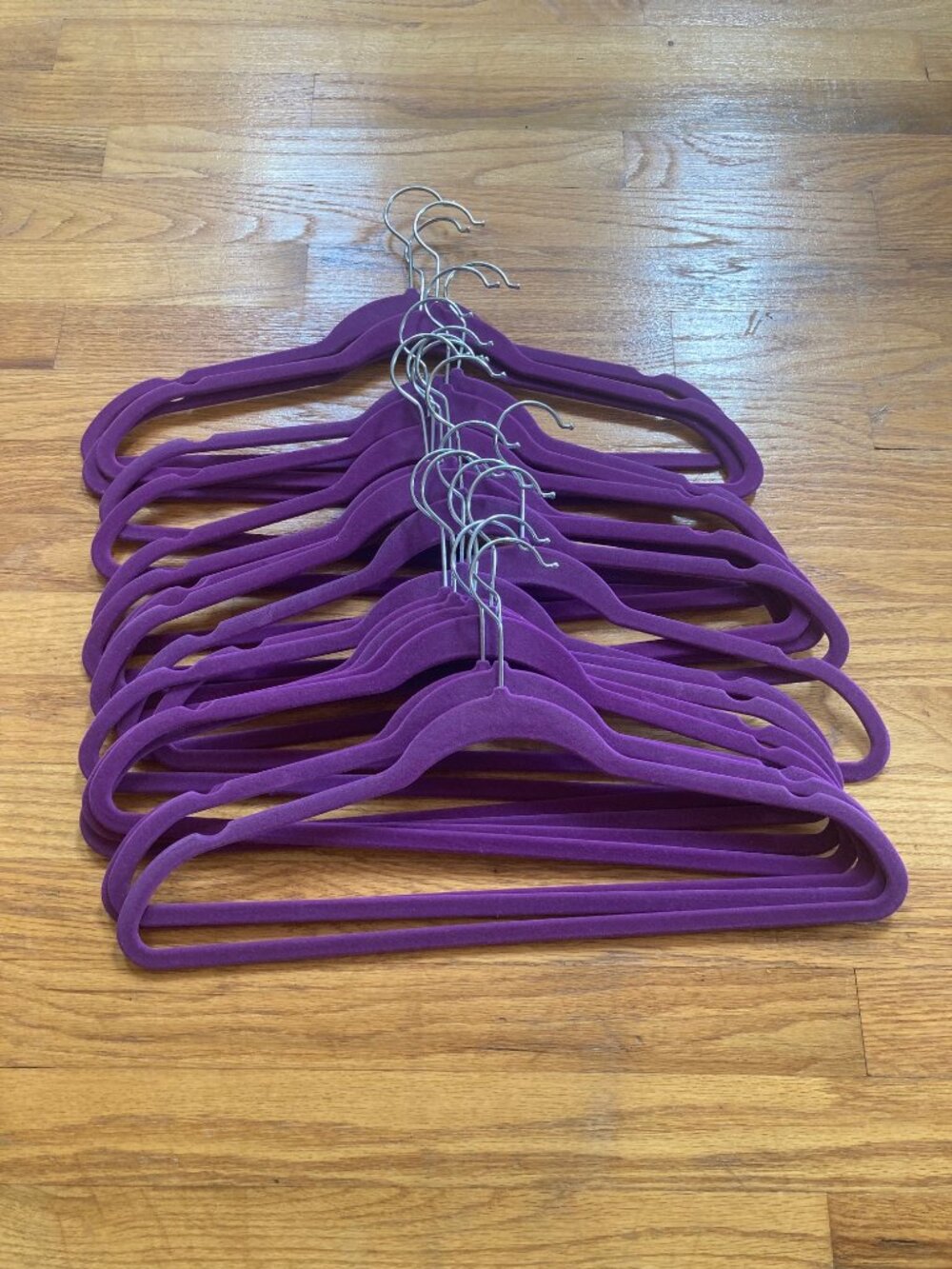 20 Non-Slip Slim Velvet Hangers